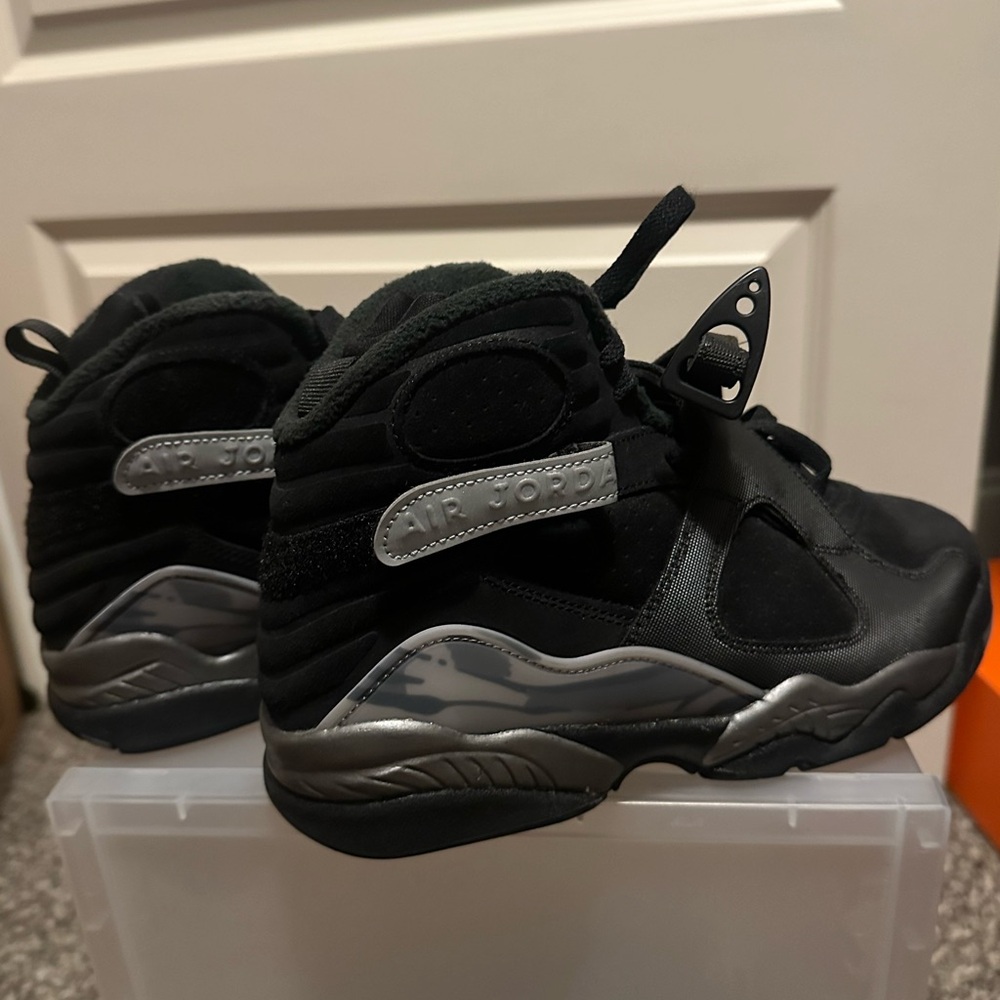 *Men’s Jordan Retro 8 Gunsmoke Size 7*

Barely worn-like new!